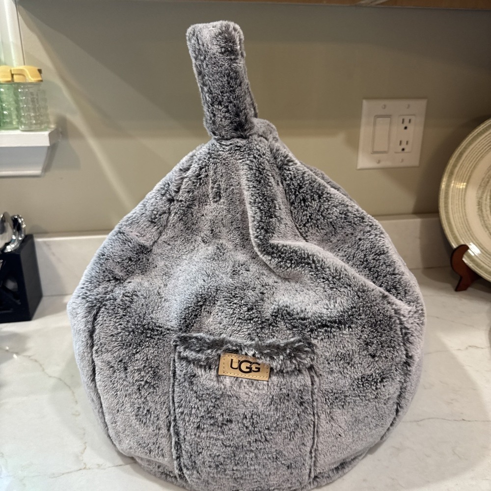 UGG Tablet mini laptop pouf beanbag Faux fur with side pocket Gray